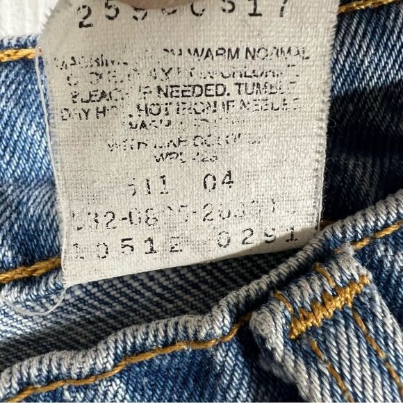 Vintage 90’s Levi’s 512 Slim Fit Tapered Leg Denim Jeans Made in the USA - Picture 10 of 10